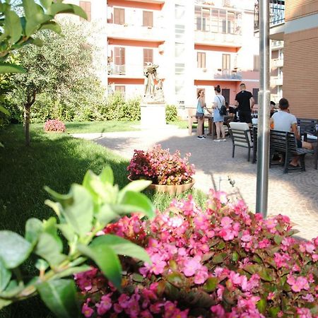 Madre Chiara Domus Hotel Roma Exterior foto